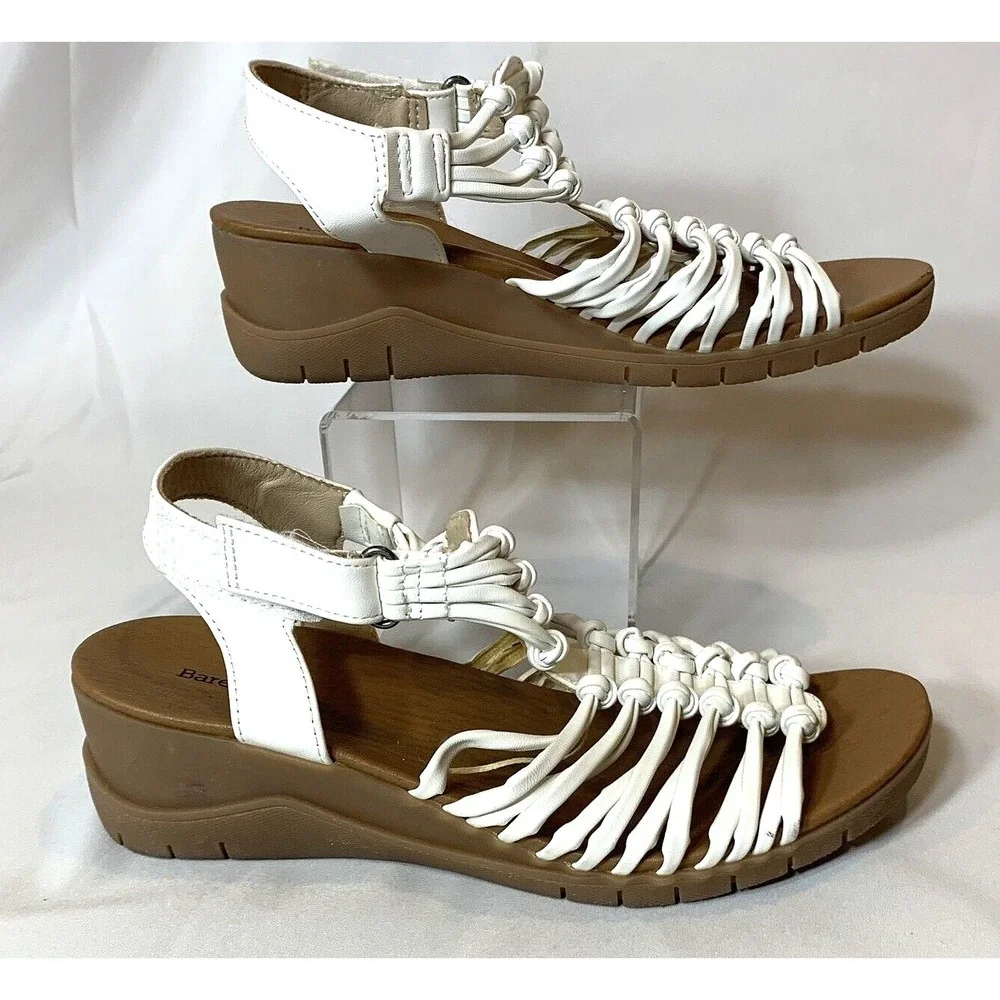 Baretraps Sandals Womens 8 Medium White Comfort Wedge Faux‎ Leather Carrie